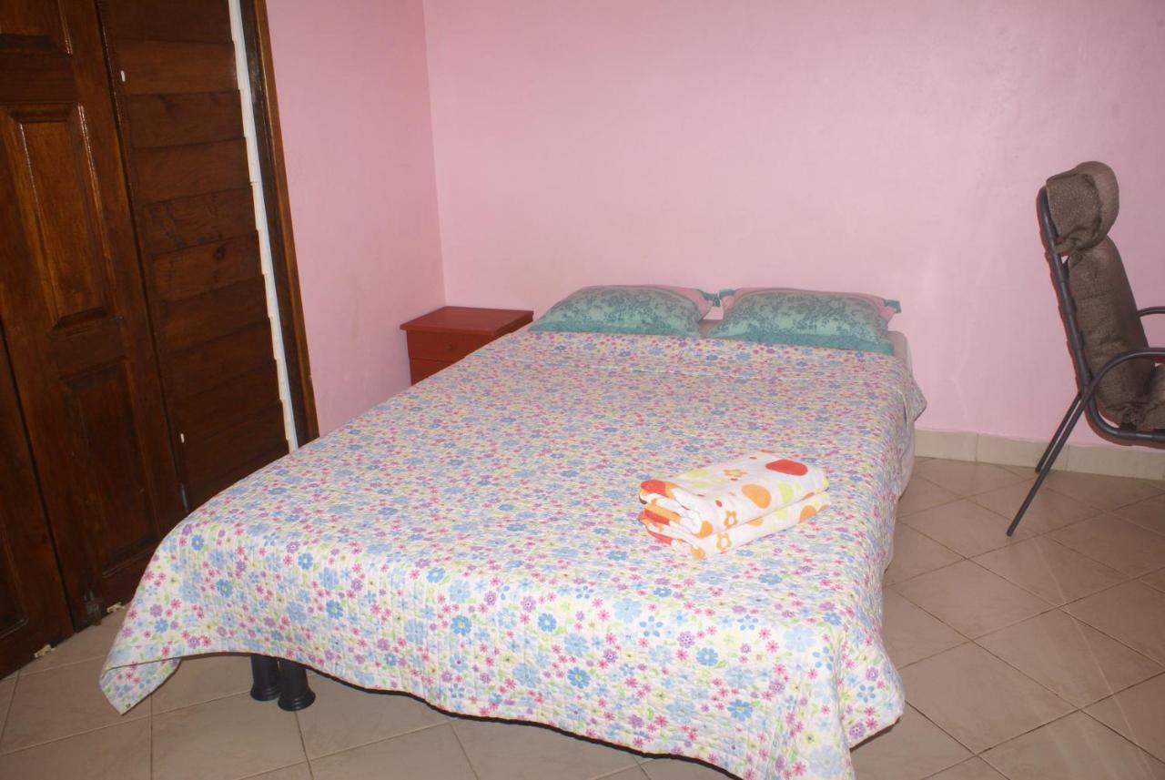 Bluepango Guest House Port Vila Habitación foto